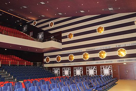 Sheik Rashid Auditorium, Dubai; Special construction LED Luc + Lightline