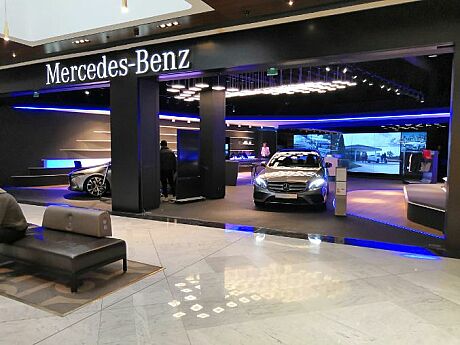 Mercedes Benz, Paris; LED Lightline